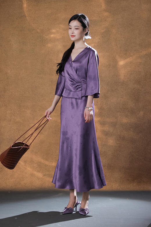 逸红颜明月优选「紫蝶」蝶序翩跹 · 新中式缎光套装，缎面叠褶上衣+小鱼尾半裙 商品图10