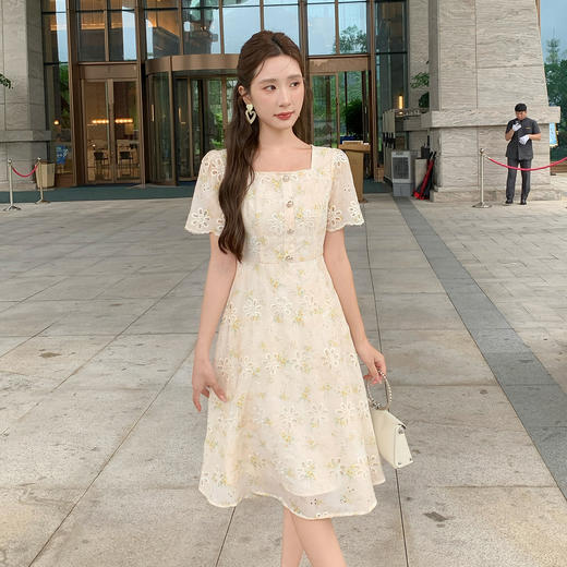 奢姿大码女装2026夏季减龄碎花方领连衣裙胖妹妹纽扣装饰时尚裙子9952869778 商品图4