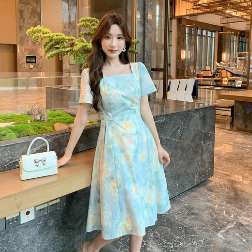 【清仓超15天不保价】奢姿大码女装2025年夏季时尚减龄方领连衣裙胖妹妹气质花色裙子9952894130【1】 商品图0