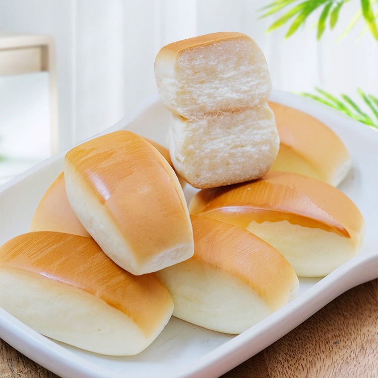 【鲜奶小馒头】 早餐桌上的蛋白质   🗯每一口都是鲜奶“暴击”  0香精 0色素 0防腐剂 0反式脂肪酸 口感扎实、香醇劲道，宝宝安心！妈妈放心！