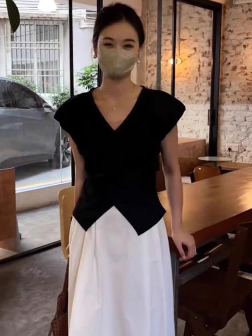 【不规则开叉V领短袖】t恤女夏季新款 黑色修身显瘦收腰小飞袖上衣  商品图4