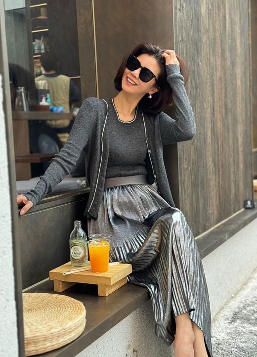 熠熠生辉重工艺术感压褶松紧腰光泽气质通勤百褶裙 商品图10