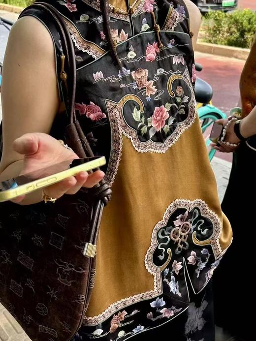 盛唐牡丹|双如意手绣一字襟马甲 商品图0