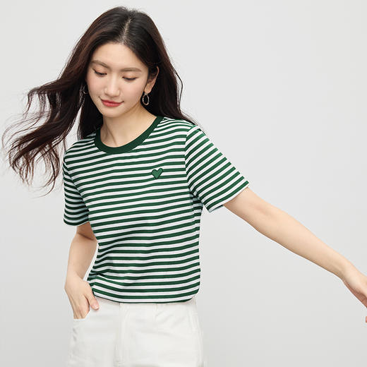 【周四狂欢价】熙世界黑白条纹t恤女短袖2025夏季新款休闲爱心刺绣圆领正肩上衣 商品图4