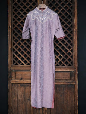 盛唐牡丹|香云纱手绣如意领古法旗袍裙-紫粉