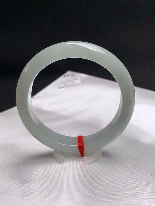 620204，53.2圈口，糯化飘花正圈平安镯，淡晴底色飘蓝花，整体清爽，底子胶润 商品图3