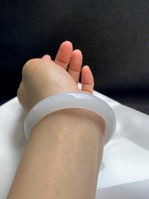 620214，55.6圈口，糯化白月光正圈平安镯，种老水足 商品图5