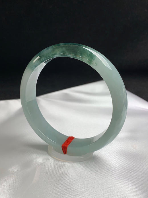 620215，58.7圈口，糯化飘花正圈平安镯，晴底飘深蓝花，水头好，冰润微透 商品图2