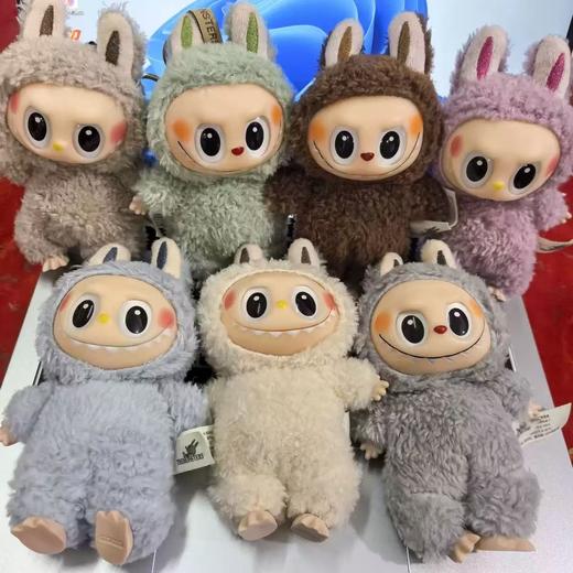 源头直出 【LABUBU 一代公仔盲盒】它的爆。绝对不是没有原因的"成年人的精神奶嘴"毛绒+搪胶材质结合，软萌中带着立体感!动物毛发细节超级逼真!颜值与实用性兼顾的质感单品 商品图0