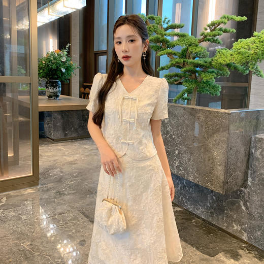 奢姿大码女装2025夏季胖妹妹时尚气质改良款V领国风旗袍两件套装9952922102【1】 商品图4