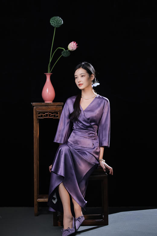 逸红颜明月优选「紫蝶」蝶序翩跹 · 新中式缎光套装，缎面叠褶上衣+小鱼尾半裙 商品图1