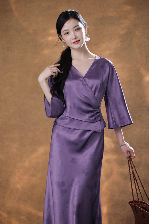 逸红颜明月优选「紫蝶」蝶序翩跹 · 新中式缎光套装，缎面叠褶上衣+小鱼尾半裙 商品图12