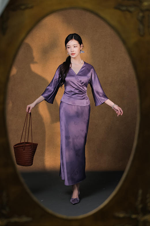 逸红颜明月优选「紫蝶」蝶序翩跹 · 新中式缎光套装，缎面叠褶上衣+小鱼尾半裙 商品图7