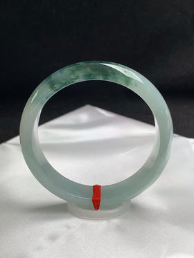 620215，58.7圈口，糯化飘花正圈平安镯，晴底飘深蓝花，水头好，冰润微透