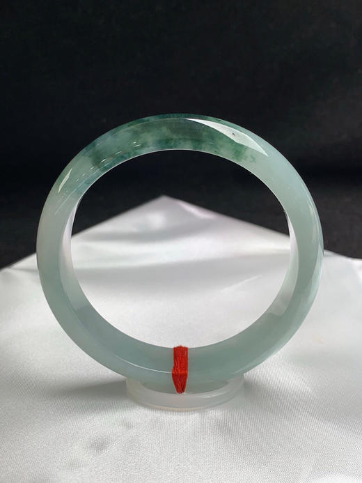 620215，58.7圈口，糯化飘花正圈平安镯，晴底飘深蓝花，水头好，冰润微透 商品图0