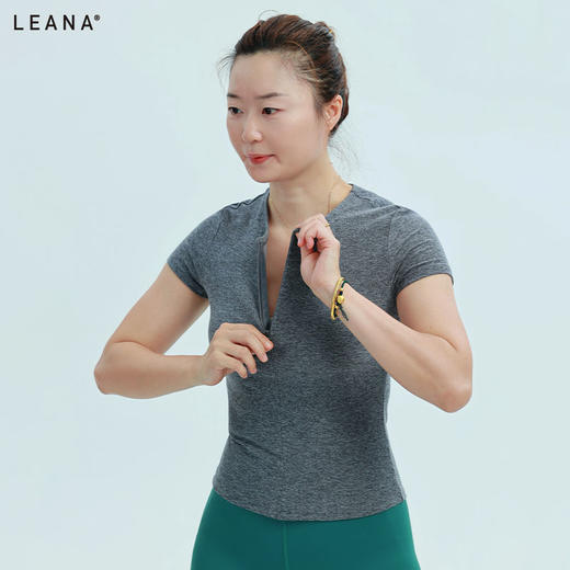 LEANA丽娜休闲运动半拉链短袖收腰透气运动休闲短袖不含胸垫LN52015 商品图3