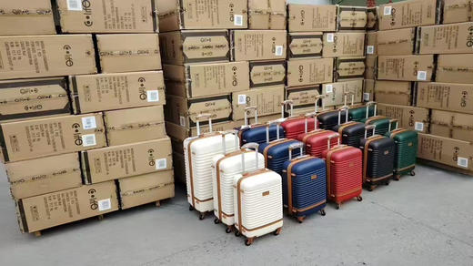 绝版正原出美国🇺🇸剩余尾单～ 
Coolife20寸硬壳高耐摔高耐损行登机行李箱，只有白色，黑色，红色
亚马逊售价199美刀 商品图3