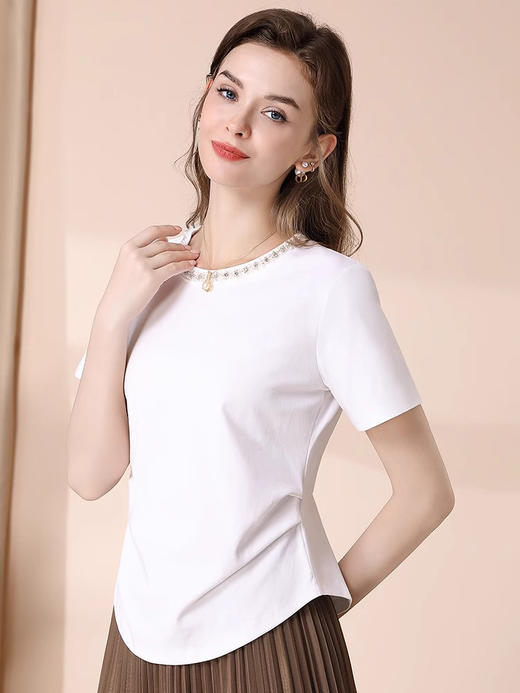 「自」全新升级【铂金会员100/天猫139/差价39】(62844)洛诗琳设计感白色休闲短袖T恤女2025夏季新款气质钉珠百搭显瘦上衣 商品图0