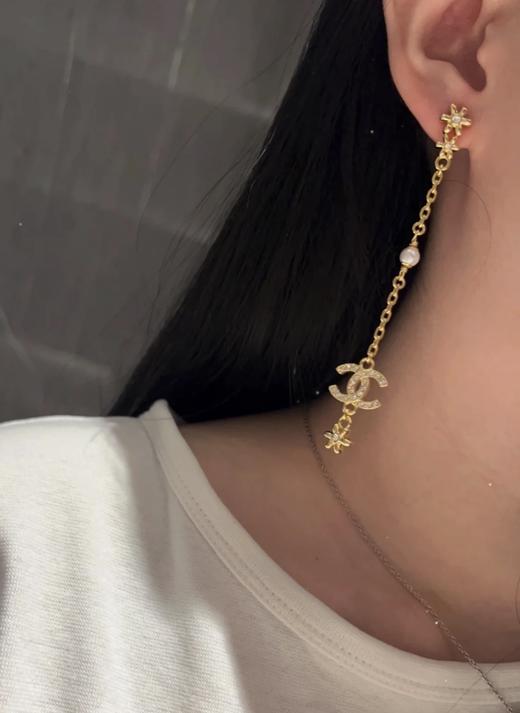 香奈儿 长链小金花耳钉（XJ） 商品图5