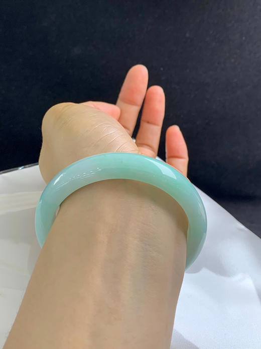 620212，58.8圈口，糯化果绿正圈平安镯，底子细润，清爽果绿底 商品图5