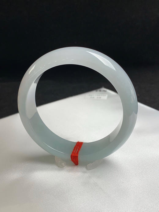 620211，56.5圈口，糯冰晴底正圈平安镯，宽版条形，淡底色，底子细润干净 商品图3