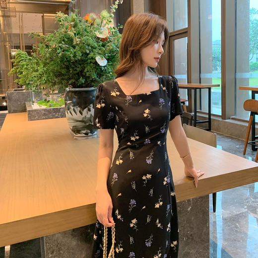奢姿大码女装2025夏季方领设计小众气质连衣裙胖妹妹时尚碎花裙子9952822066 商品图2