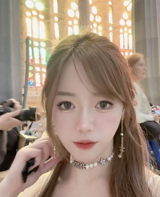 香奈儿 长链小金花耳钉（XJ） 商品图3