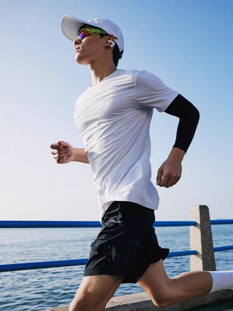 鸿星尔克夏季男t恤速干透气跑步上衣冰感短袖11225202055