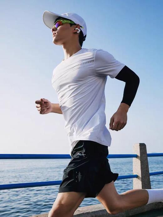 鸿星尔克夏季男t恤速干透气跑步上衣冰感短袖11225202055 商品图0