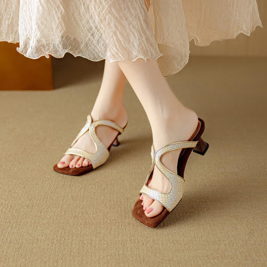 【预售5天】巨软~高级感法式真皮性感，露趾真皮高跟一字凉拖鞋DB&M6377 商品图0