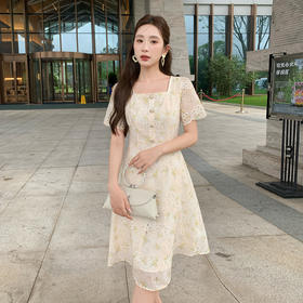 奢姿大码女装2026夏季减龄碎花方领连衣裙胖妹妹纽扣装饰时尚裙子9952869778