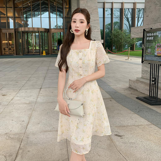 奢姿大码女装2026夏季减龄碎花方领连衣裙胖妹妹纽扣装饰时尚裙子9952869778 商品图0