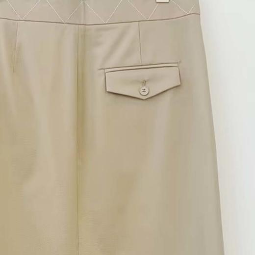 VIVIAN LIU V2514002 初春新款系扣腰头明线褶裥口袋开衩直筒半裙 商品图2