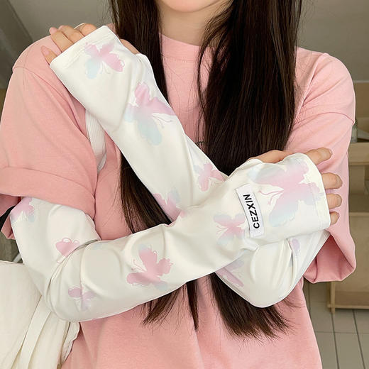 买一送一【清凉防晒！防护至手背】渐变蝴蝶冰丝防晒袖套可爱女防紫外线手套夏季骑行开车护手臂冰袖。ry 商品图0