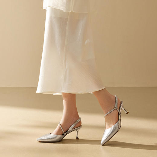 千百度细高跟鞋凉鞋女包头后空绝美通勤法式时装凉鞋A25213530 商品图1