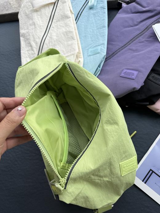 点此购买 lulu露露轻便斜跨包男女运动健身包 xj 321222 商品图12