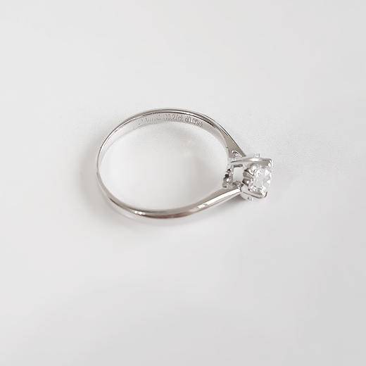 【天然正品】AU750白金时尚经典款0.27克拉钻石戒指F-G-VS12.5号（戒圈可改）女士现售价：3680！010625NJS03 商品图6