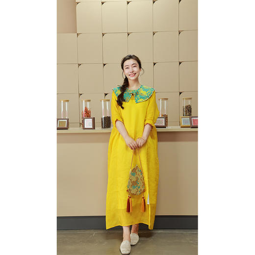 国风文化推广季（25800010）温小暖这款“福禄包包”采用我们高定款奢定款系列的面料，宋锦，云锦，香云纱，桑蚕丝及特殊高端面料等等，由工艺师姐姐手工制作!葫芦谐音“福禄”象征着福禄双全！本人自提！ 商品图3