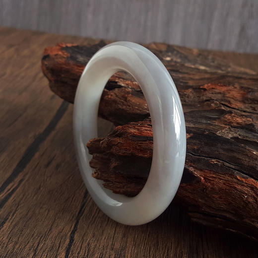 【天然正品】天然细腻无杂裂烟紫和田玉57号圆条手镯57MM女士现售价：3280！030525NJM20 商品图3