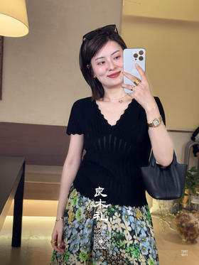 良木礼——真丝V领上衣