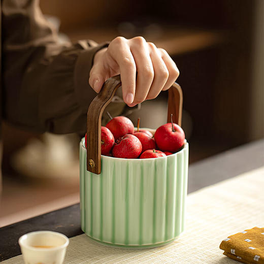 【直把竖纹提篮】陶瓷复古手提果盘家用零食糖果盒精致高端轻奢坚果水果篮点心盘子 商品图7