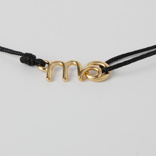 ROMI STUDIO 铜合金手链 极简风可调节黑绳字母手链 RWCRP33922 商品图1