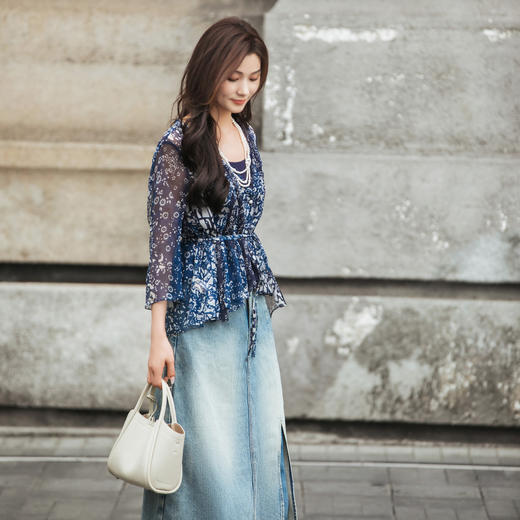 【林栖设计小店】（现货）【林栖推荐】2025年春夏新品蓝印花复古两件套真丝衫外套女N1953121 商品图1