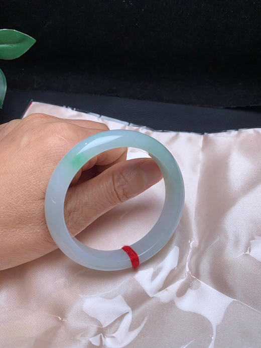 620218，54冰飘绿手镯，底子特别细腻，飘清新绿花 商品图5