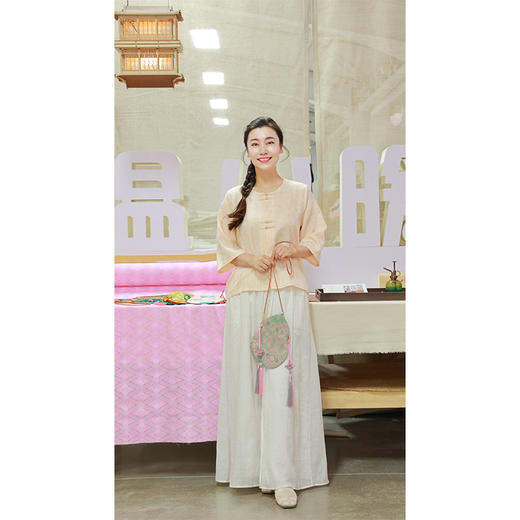 国风文化推广季（25800010）温小暖这款“福禄包包”采用我们高定款奢定款系列的面料，宋锦，云锦，香云纱，桑蚕丝及特殊高端面料等等，由工艺师姐姐手工制作!葫芦谐音“福禄”象征着福禄双全！本人自提！ 商品图7