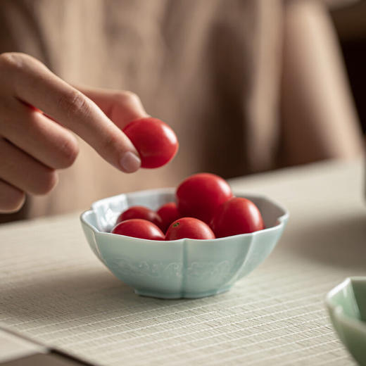 【海棠龙纹果碟】陶瓷家用水果盘茶点盘精致点心碗茶几零食干果小吃碟糖果摆盘醋碟 商品图5