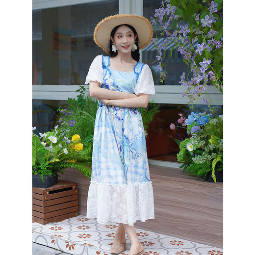 两三事梵高文艺满园假日2025夏季新款蕾丝拼接印花泡泡袖连衣裙 商品图1