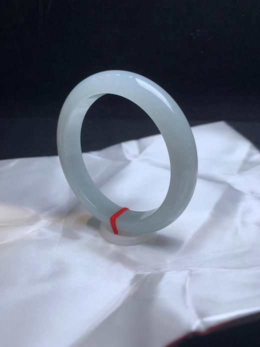 620217，59.5清新淡晴底手镯，整条带浅浅的底色 润润的 清新完美 很秀气 商品图1