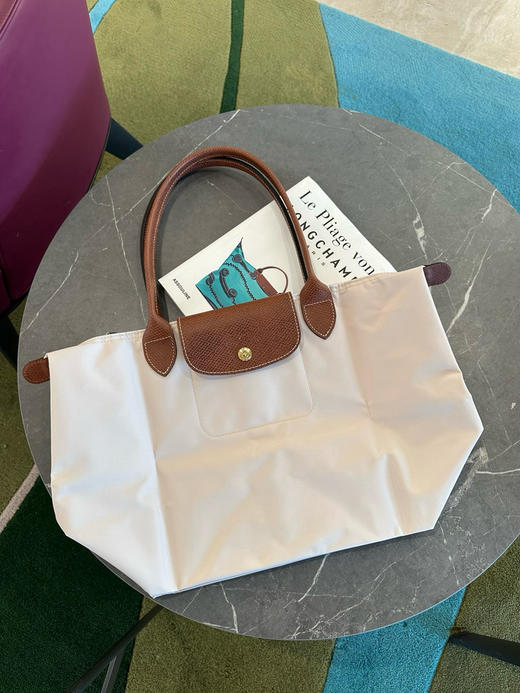 在途国现Longchamp龙骧纸白中号长柄1060元 商品图1