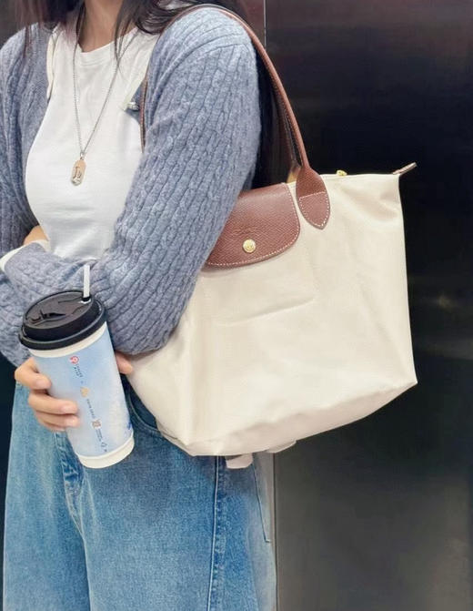 在途国现Longchamp龙骧纸白中号长柄1060元 商品图3